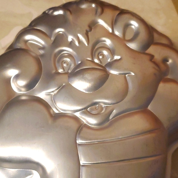 Bumblelion Wuzzles Cake Pan - Picture 4 of 5